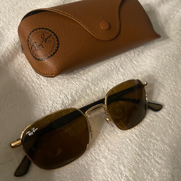 Ray-Ban Accessories - Brown/Gold Ray-Bans
RB3664